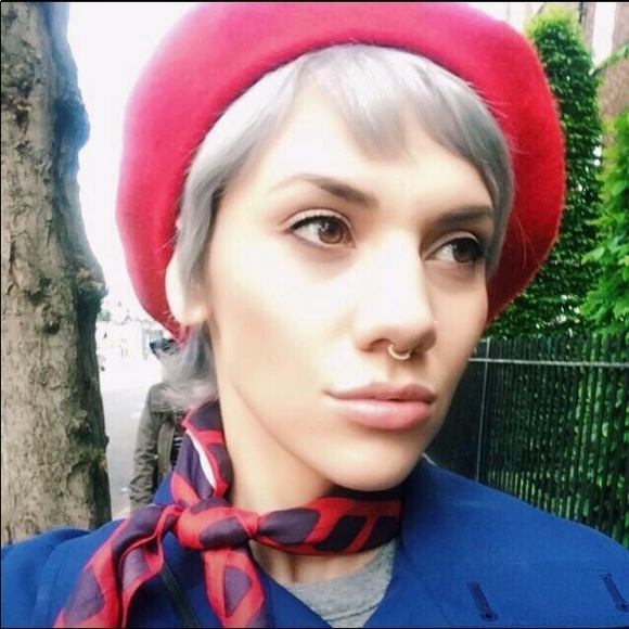 Loryn- Top rated seller/ POSH AMBASSADOR π - Picture 4 of 5